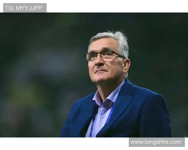 中国足球球星定妆照发布 展现新赛季风采与拼搏精神