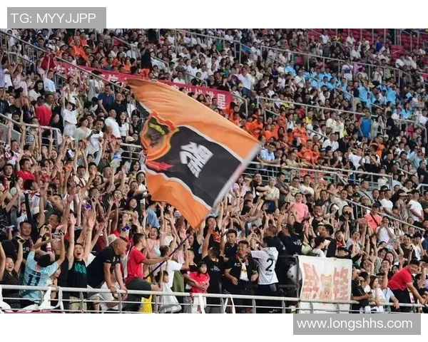 感动球迷心灵的足球巨星故事：从绿茵场到观众席的真情互动