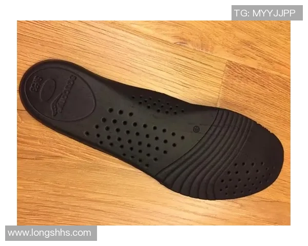 足球明星上脚装备揭秘 专业与时尚的完美结合