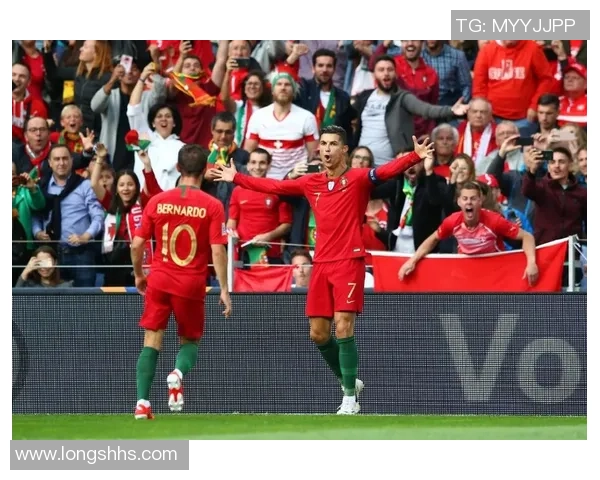 巨星捧起荣耀奖杯全场沸腾见证足球辉煌时刻